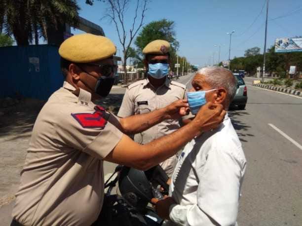 lockdown kya karne walon Ko police sikha Rahi sabak