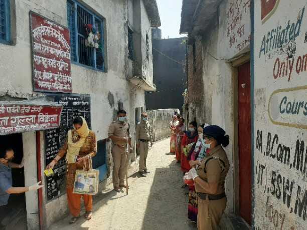 rashan distribute in present of police