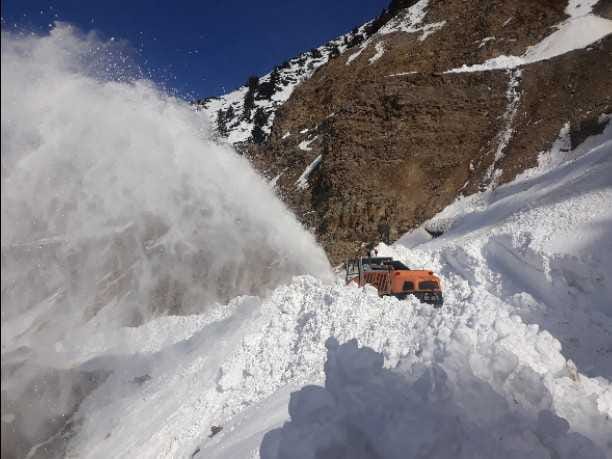 Snow Clearance Operation Re Start On Mughal Roar