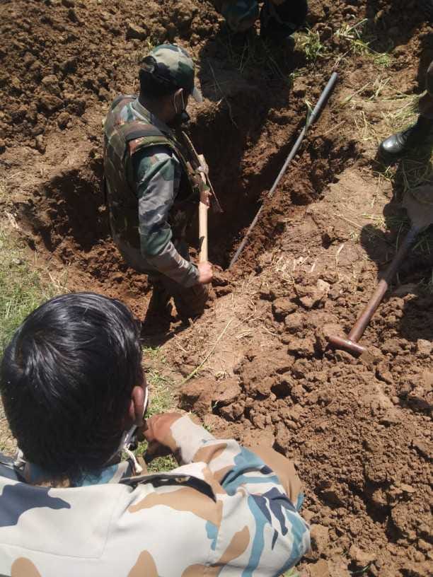 Army distroy live Pakistani mortar shells in Mankote