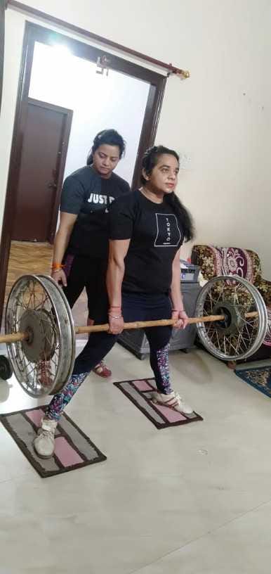 Two sisters are sweating for championship