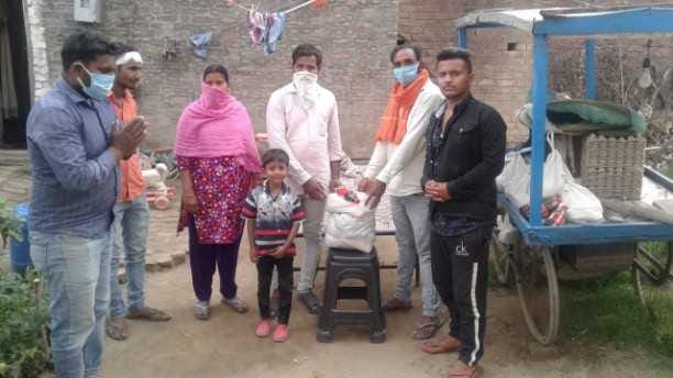 AAP leaders also came forward to help the poor and the needy
