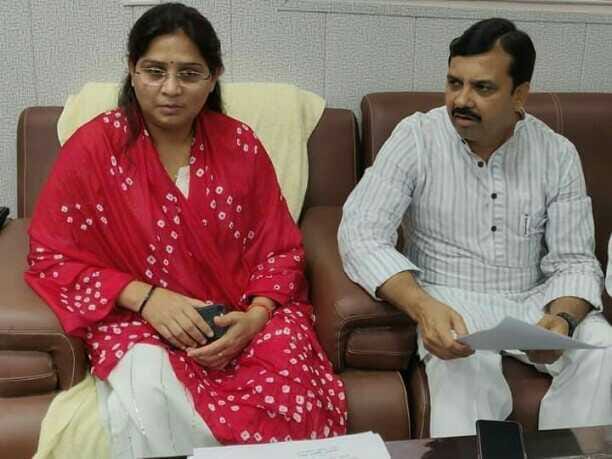 District Panchayat president gave 50 lakhs in relief fund