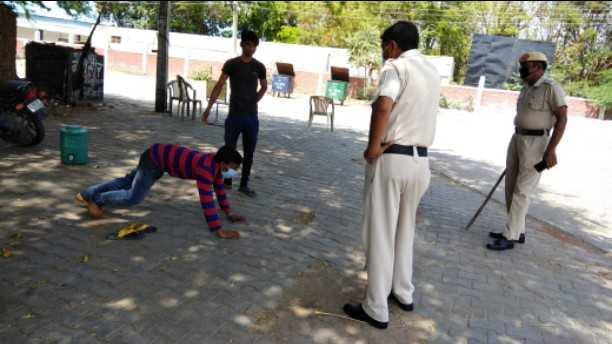 लॉक डाउन की अवमानना।
