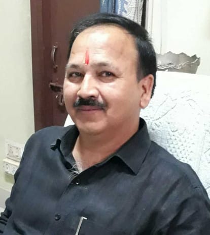 कालेज प्रिंसिपल डाक्टर पीके वाजपेयी।