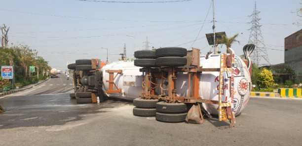Capsule filled with LPG gas overturned, accident averted