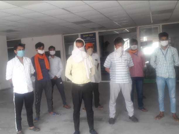 पुलिस डंडे