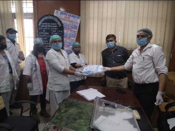 Docters and health workers fighting corona get PPE kit