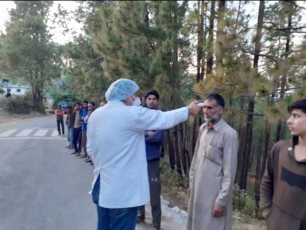 Health check-up of 63 laborers, including 13 Kashmiris, distributed ration