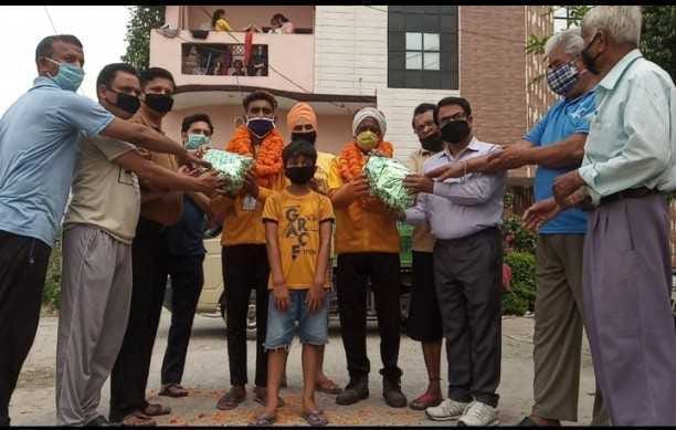 swan worker honored in hans vihar