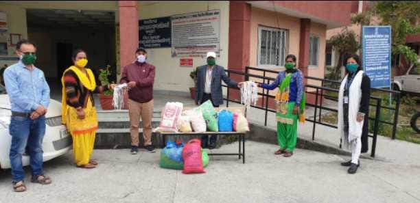 Self-help group women made two thousand masks in Champawat.