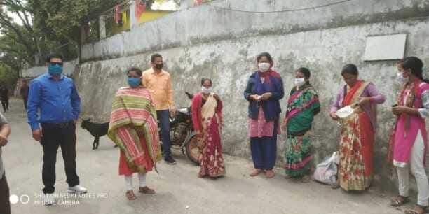 MLA's daughter made 400 masks, distributing herself to village after village