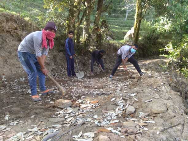 youth are busy improving the way of shramdaan