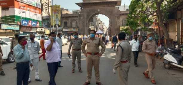 Lockdown: Officers ran on the streets to follow social distance
