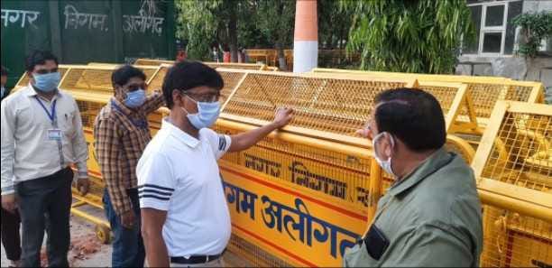 municipal corporation blocked the hot spot area by iron barriers