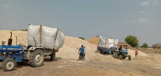 bhusa ke dam gire, kisan pareshan