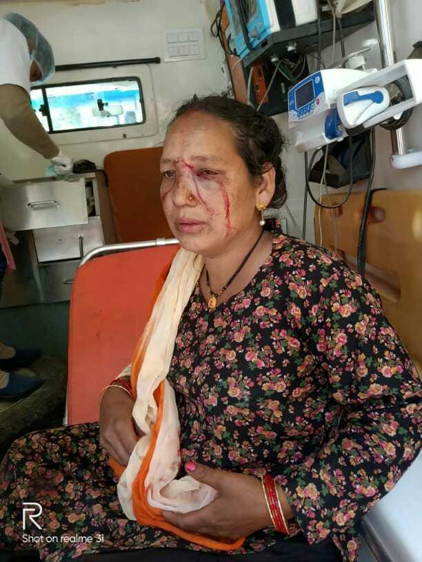 For 10 minutes, the women struggled with the leopard, drove the leopard, rescued the fellow woman