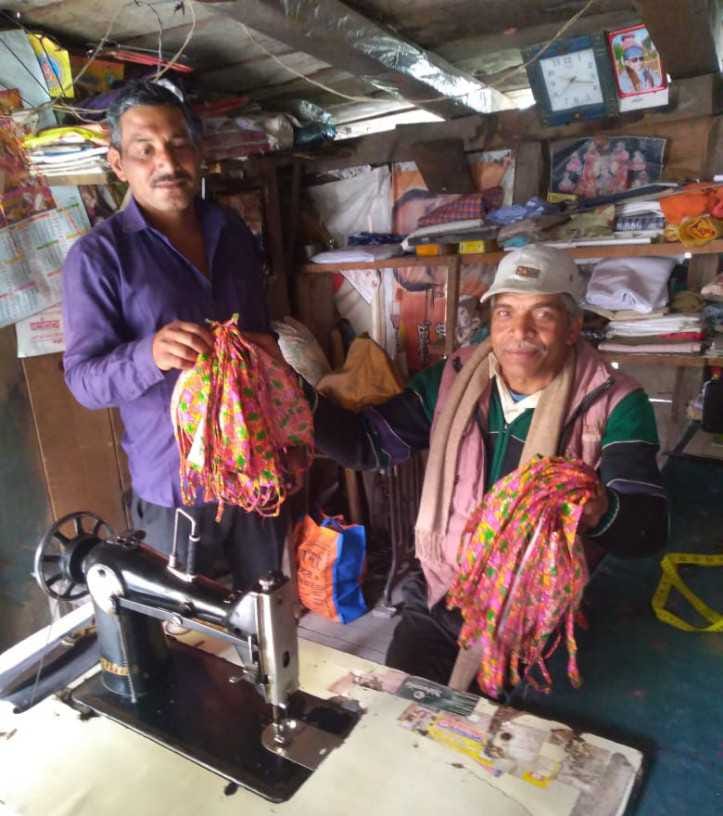 Poor handicap Bherav dutt Sharma distributing masks