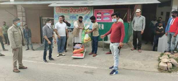 Ration given to 45 Bihari laborers in Salmora