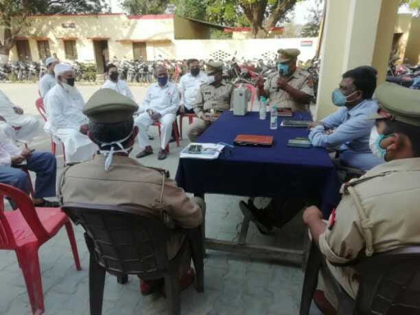 peace committe meeting held at mohmdabad kotwali with social distancing