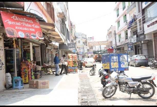 Shop open, not allowed to sell on sidewalk