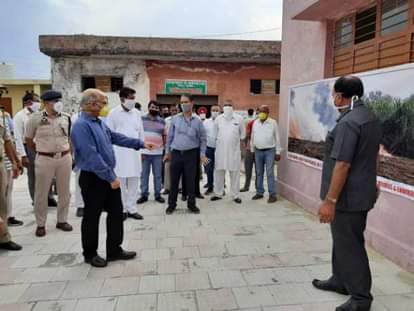 साम्बा के रामगढ़ के केसो मनहास में मंडी का उद्घाटन करतै के के शर्मा