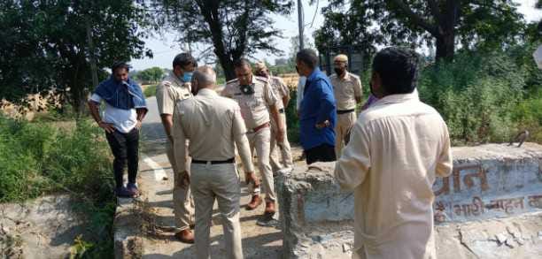 carve the way to stop people to go to delhi