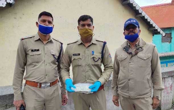 Ten notes of 500 lying on the road in Nainital but no one dared to pick up