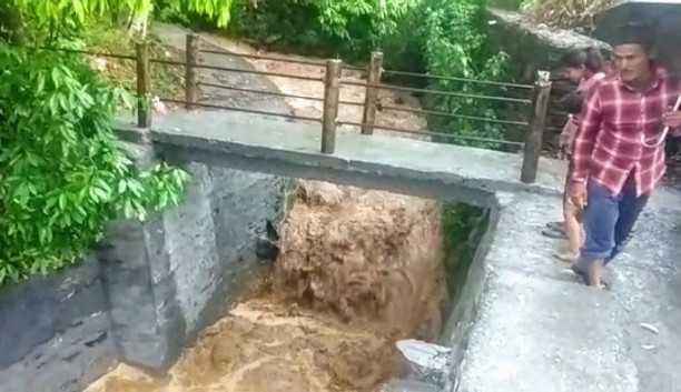 Drains burnt in Kapkot due to heavy rain