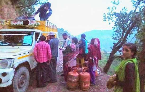 LPG vehicle arrived for the first time in Janakaras, people's faces blossomed
