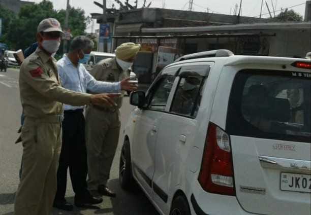 lock down ka chaltha pollice na nakaa