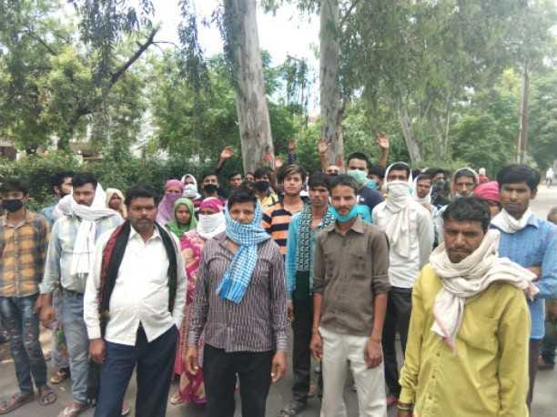 Workers flocked to collectorate in lockdown 3.0, stripped of social distancing