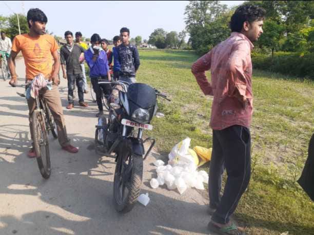 Police wrote illegal liquor being carried on bike, villagers caught