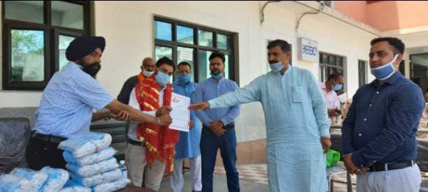 BJP M.P  jammu -Poonch consituency Sh. Jugal kishore sharma  na Corona warriors Ko Samnihat kiey