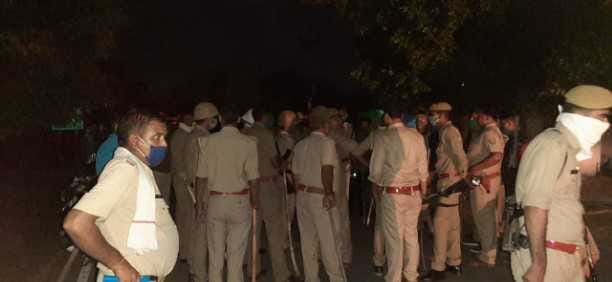 stone pelting on police