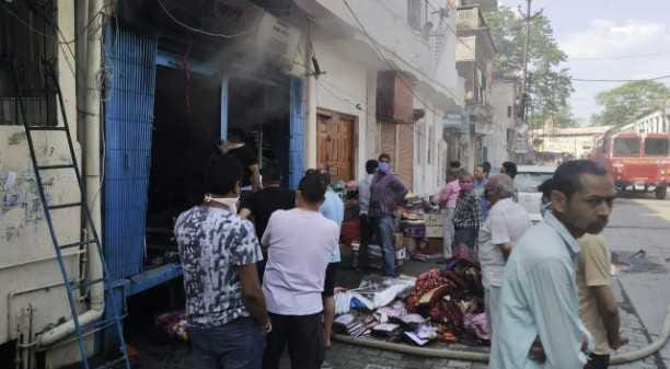 Short-circuited fire ravaged clothes shop, goods worth lakhs burns