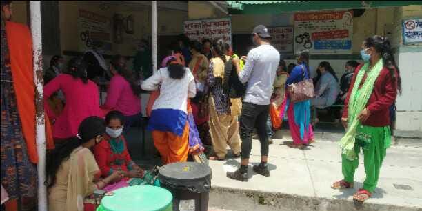 Women are arriving after booking three to five thousand vehicles to conduct ultrasound