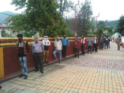 Lockdown: Many Migrants Return to pithoragarh By bus