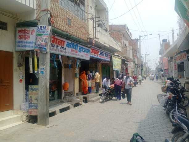 Shops opened in ward number 5 of Julana, rules of Lokdown are being flouted