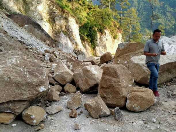 Bangapani-Jarajibali road closed due to falling boulder