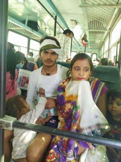 एमपी के मजदूर बस से रोहतक जाते हुए।