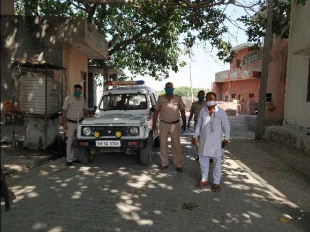 Devotees reach the pier of Pandu Pindara Sarovar by dodging the police