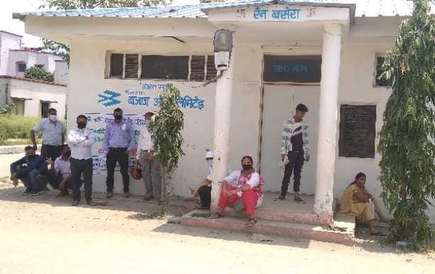 lock in rudrapur distrik hospital, poeple returned without chekup