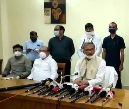 हल्द्वानी। काठगोदाम सर्किट हाउस में पत्रकार वार्ता करते सीएम त्रिवेन्द्र सिंह रावत।