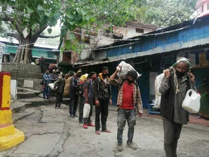 600 Nepalis returned to their homeland with a smile on their face
