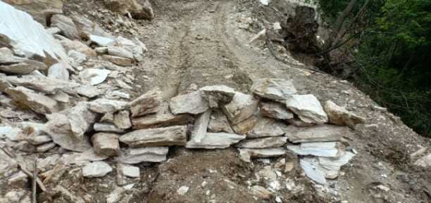 Protests by laying stones on the road to repair damaged roads and water schemes