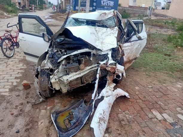 Uncontrolled car crashed into a brick boulder on the road, two youths died
