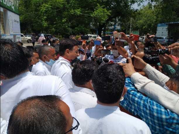 Congress leader Randeep Surjewala distributed PPE kit