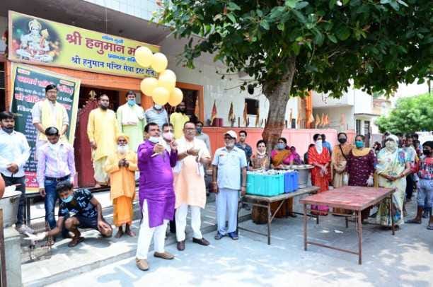 Celebrates Chief Minister's birthday by freeing pigeons
