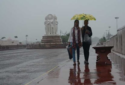 pleasant weather in Lucknow